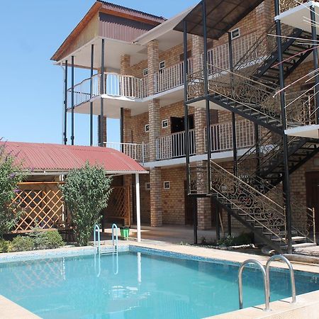 Адилет Hotel Cholponata Buitenkant foto