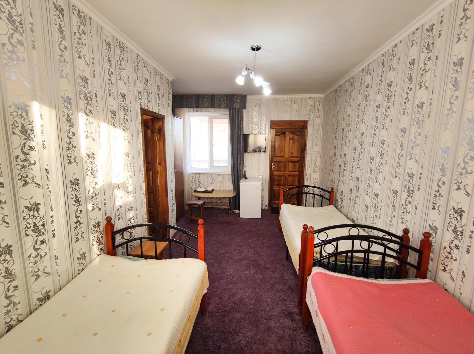 Адилет Hotel Cholponata Buitenkant foto