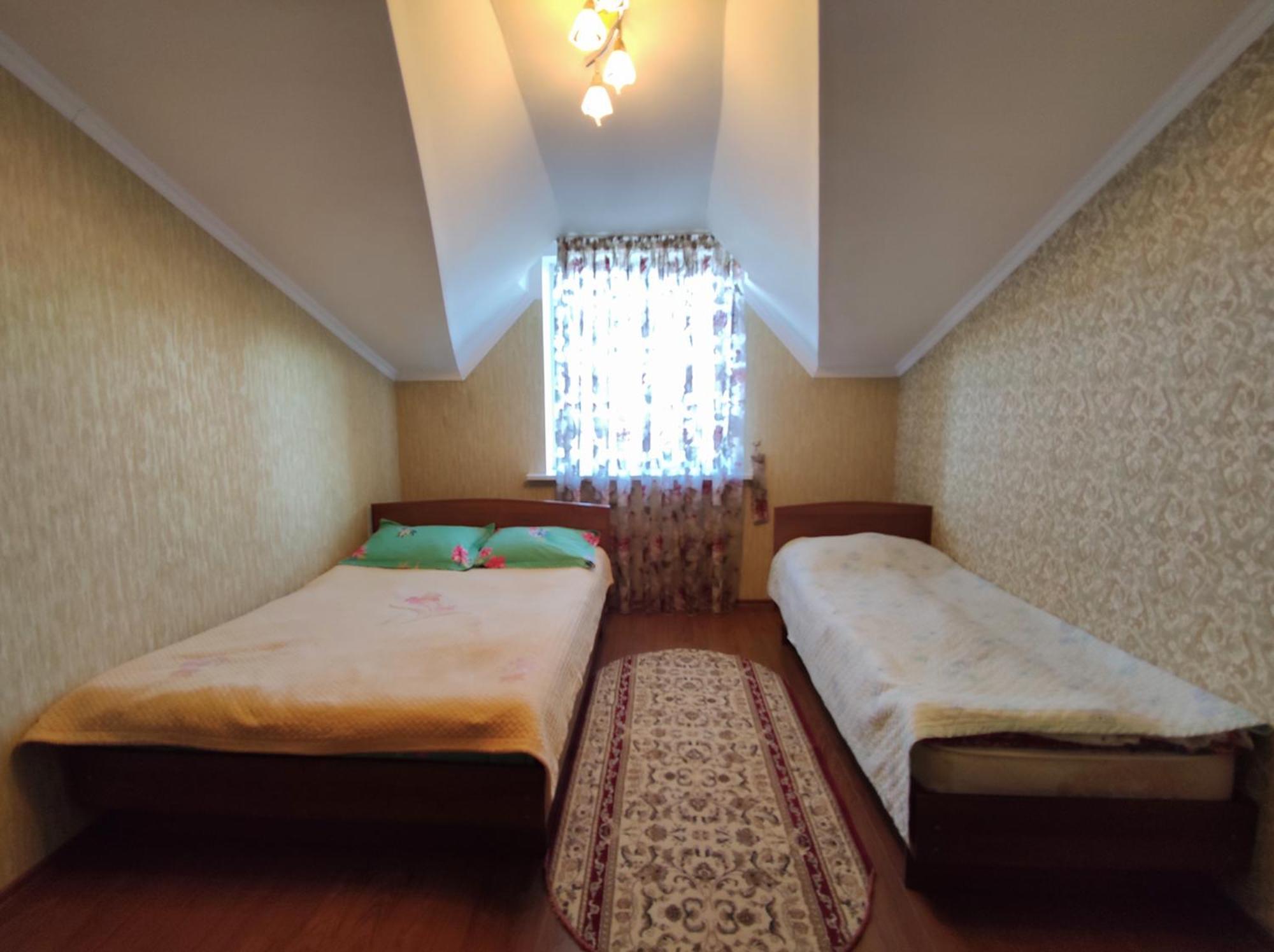 Адилет Hotel Cholponata Buitenkant foto