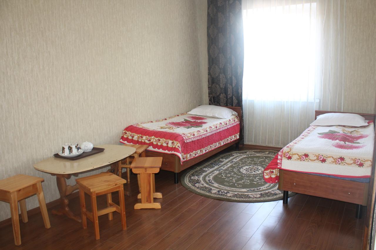 Адилет Hotel Cholponata Buitenkant foto