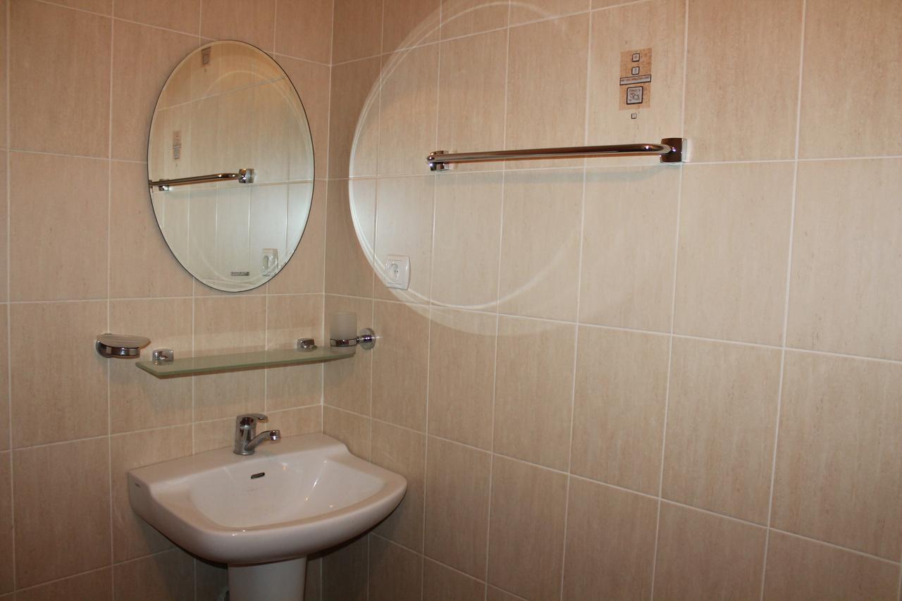 Адилет Hotel Cholponata Buitenkant foto