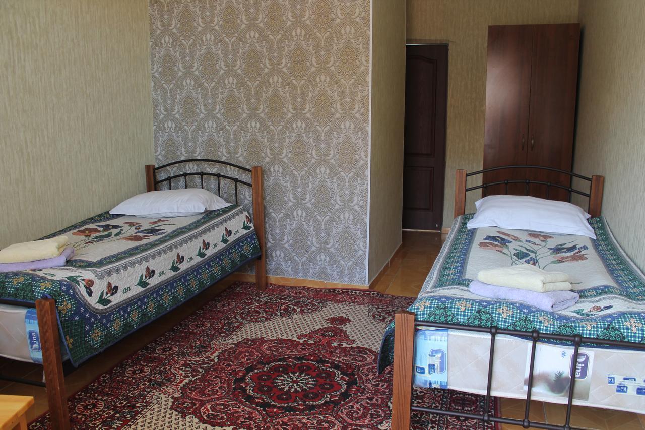 Адилет Hotel Cholponata Buitenkant foto