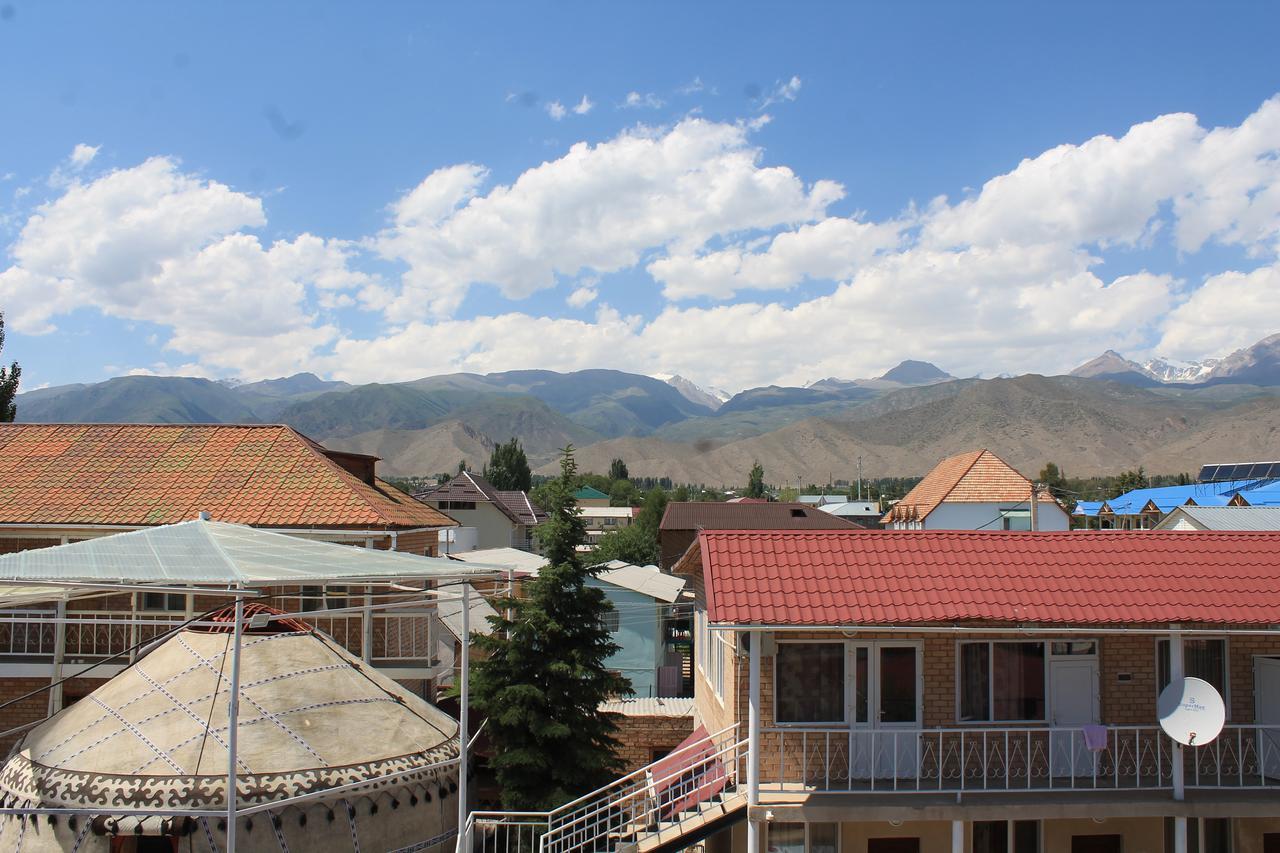 Адилет Hotel Cholponata Buitenkant foto
