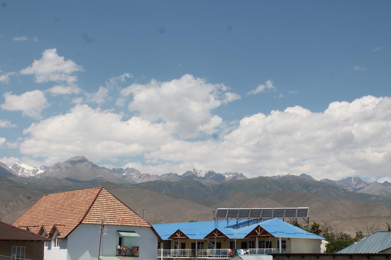 Адилет Hotel Cholponata Buitenkant foto
